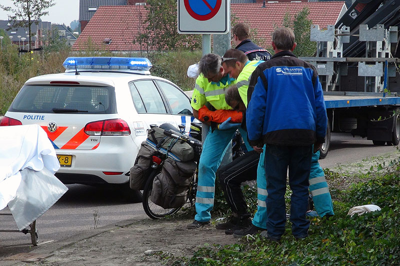 Cruquius: Fietser Ziet Aanhanger Van Vrachtwagen Over Het Hoofd ...