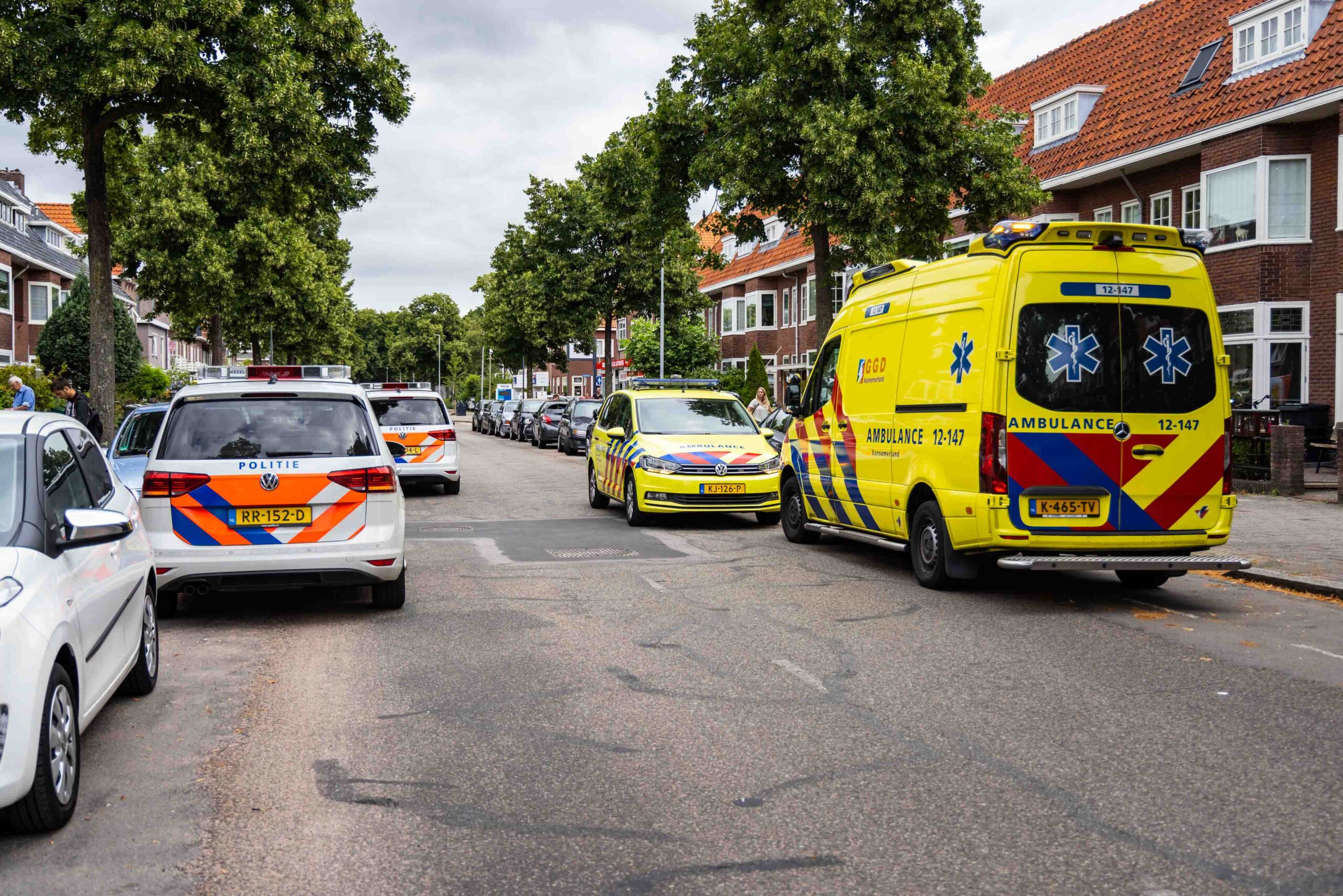 Haarlem – Oudere Vrouw Rijdt Achteruit Tegen Ingang Van Woning ...