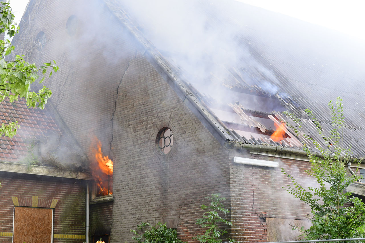 Hoofddorp – Uitslaande Brand In Leegstaande Boerderij; Asbest In Dak ...