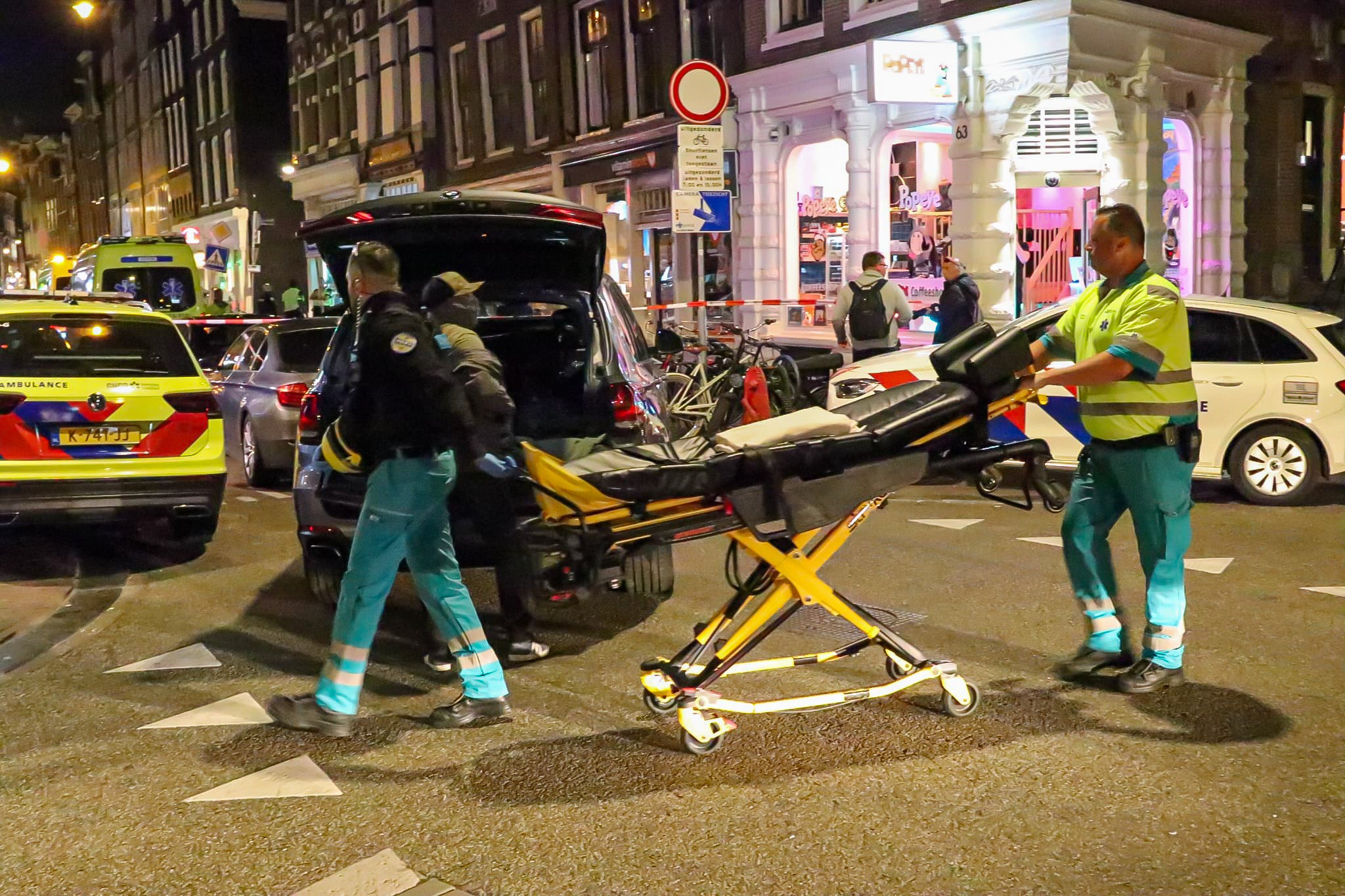 Amsterdam – Arrestatieteam Ingezet Voor Verward Persoon Binnen ...