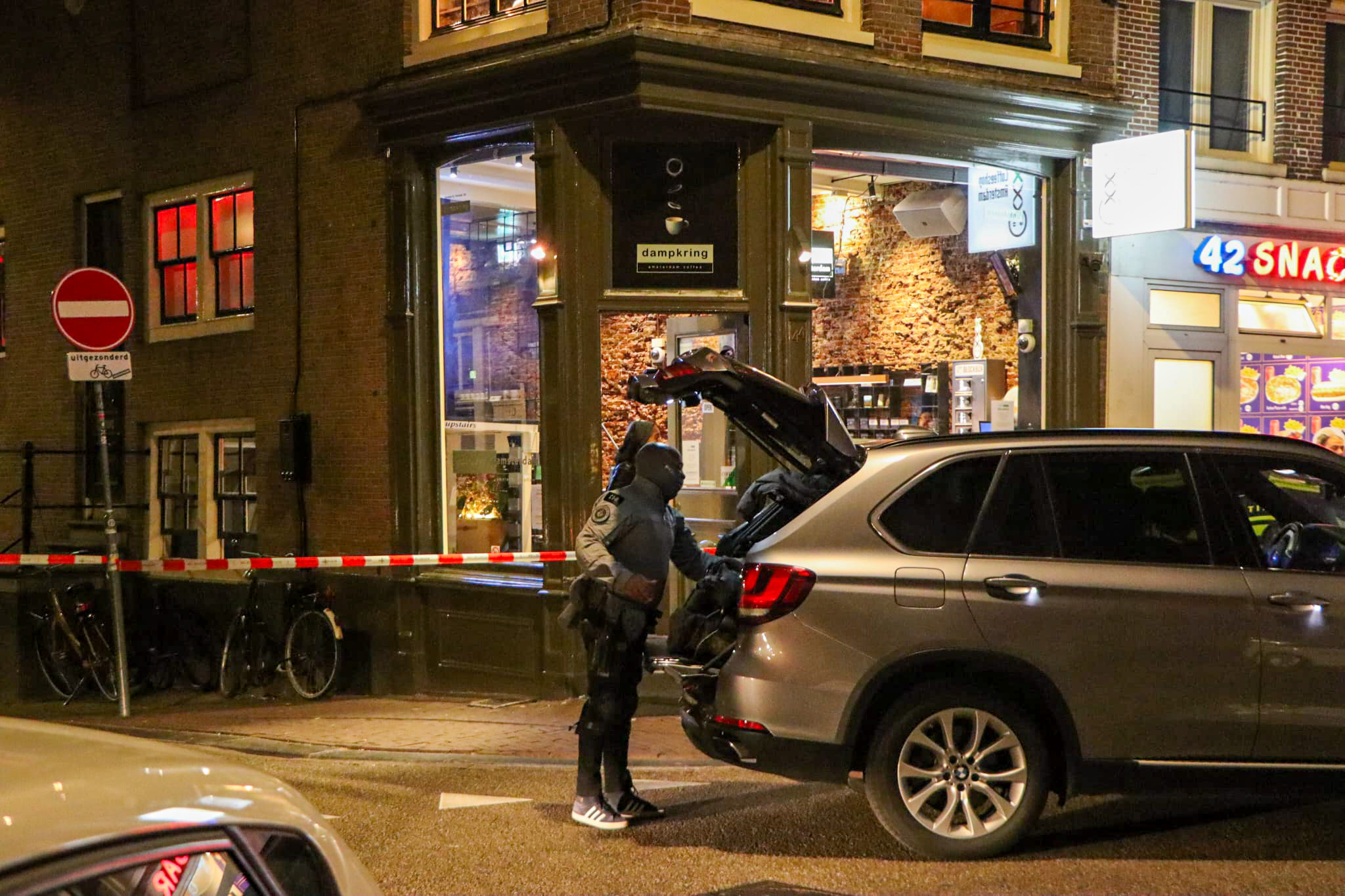 Amsterdam – Arrestatieteam Ingezet Voor Verward Persoon Binnen ...