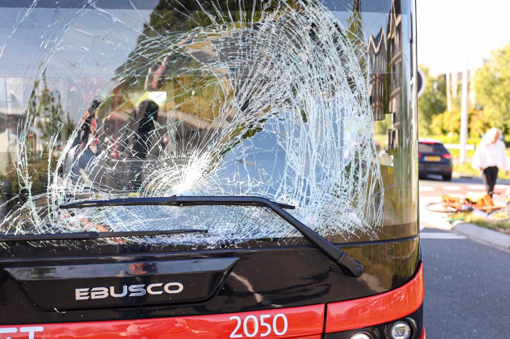 Aalsmeer – Maaltijdbezorger Aangereden Door Lijnbus Op Beruchte Rotonde ...